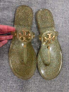 Tory Burch Glitter Jelly Logo Sandals in Gold